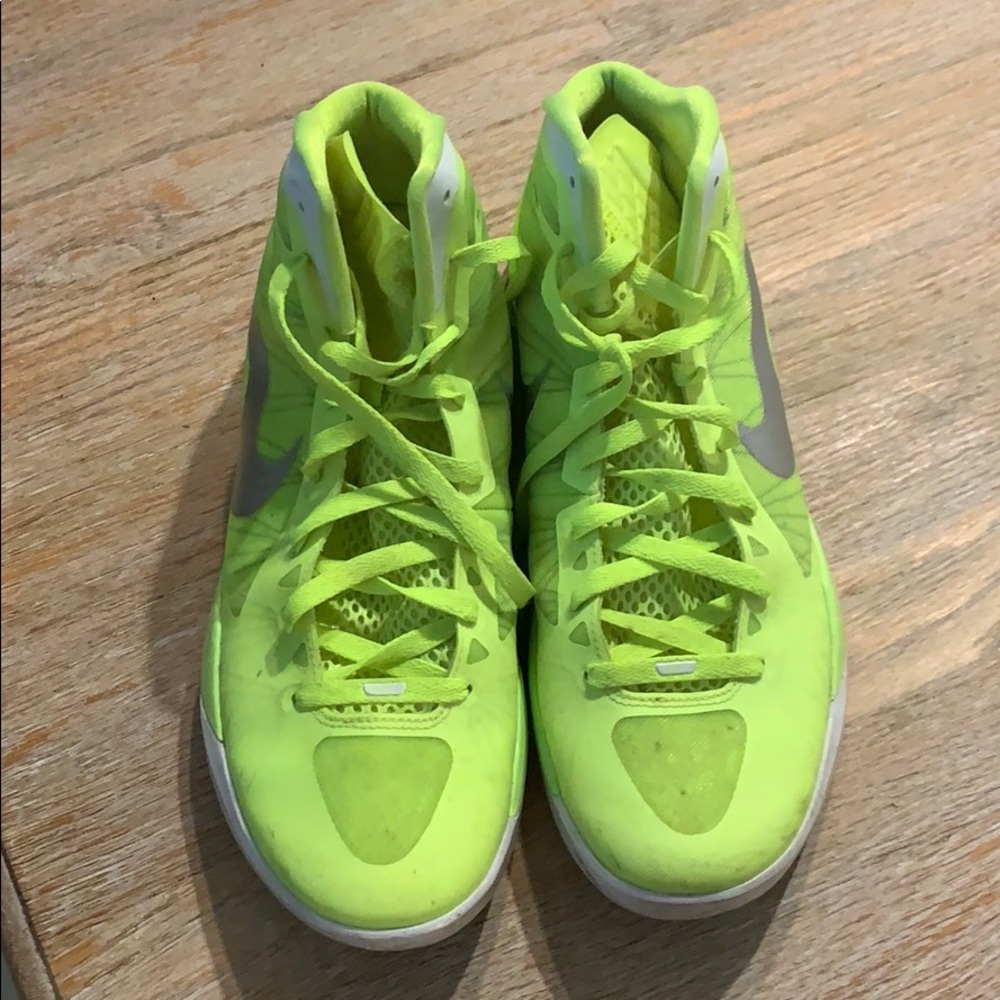 Nike Zoom in VOLT color
